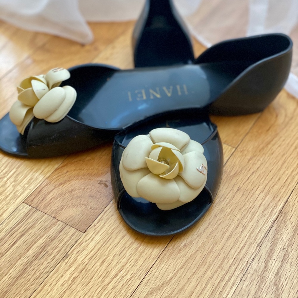 Chanel jelly shoes